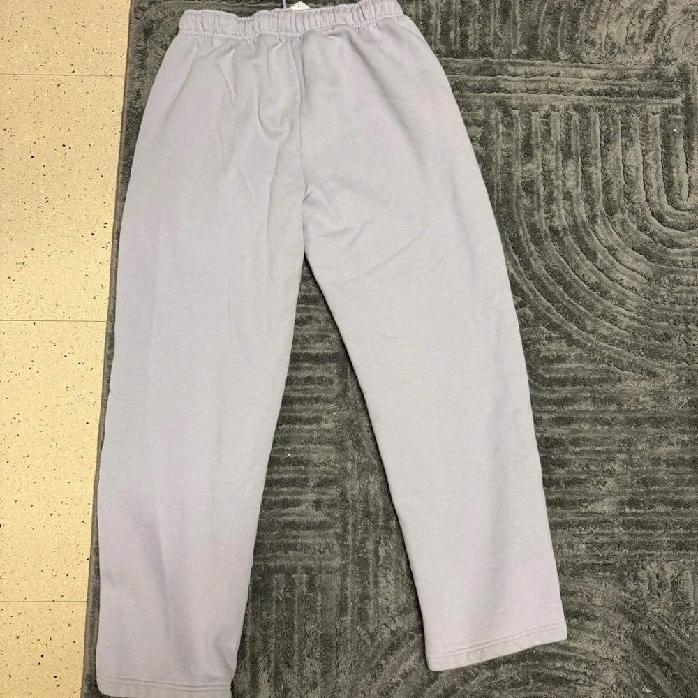 ALO Yoga Size Medium Wide Leg Accolade Sweatpants in Winter Frost Preppy Casual - Picture 6 of 8